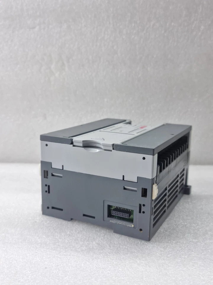 LS XGB XEC-DR32H/D1 12/24V PLC CPU MODULE (USED)